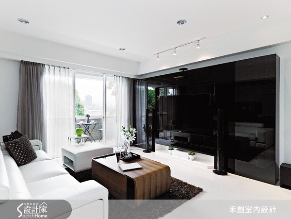 鄰近河堤，擁有充沛陽光綠意的住宅空間，是父母送給兒